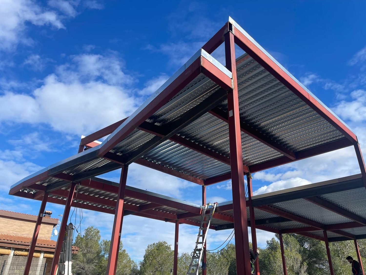 Estructura metálica en construcción